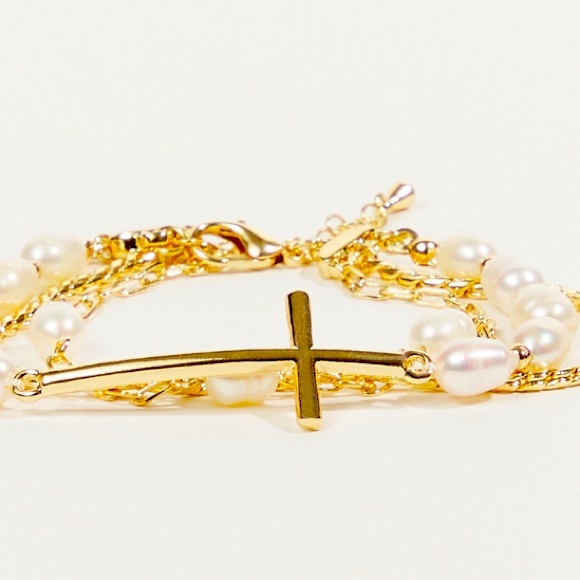 NWT Altar’d State Layered Pearl Faith Cross Bracelet - Picture 2 of 5